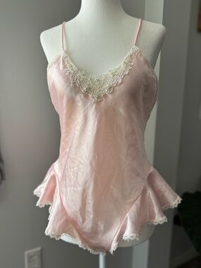 Vintage Indulgence light pink flutter lace babydoll teddy bodysuit size small